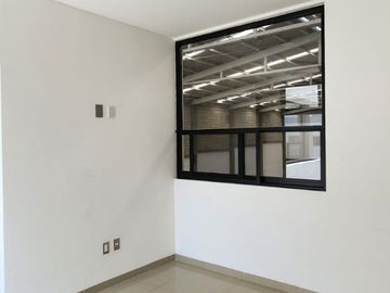RENTO BODEGA SEMINUEVA $85,000.00 CARRETERA LEON-LAGOS No. 251 DISPONIBLE 1o DE ABRIL 2026