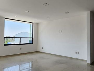 RENTO BODEGA SEMINUEVA $85,000.00 CARRETERA LEON-LAGOS No. 251 DISPONIBLE 1o DE ABRIL 2026
