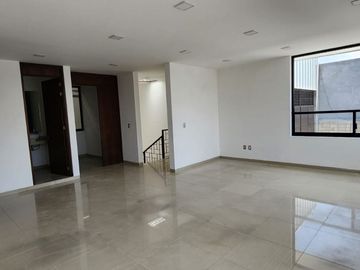 RENTO BODEGA SEMINUEVA $85,000.00 CARRETERA LEON-LAGOS No. 251 DISPONIBLE 1o DE ABRIL 2026