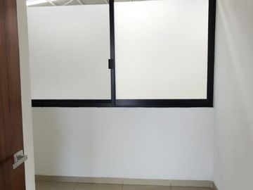 RENTO BODEGA SEMINUEVA $85,000.00 CARRETERA LEON-LAGOS No. 251 DISPONIBLE 1o DE ABRIL 2026