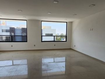 RENTO BODEGA SEMINUEVA $85,000.00 CARRETERA LEON-LAGOS No. 251 DISPONIBLE 1o DE ABRIL 2026