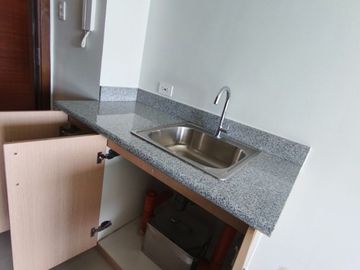 QR TAFT LRT BUENDIA RFO AIRBNB 21+ AMENITIES