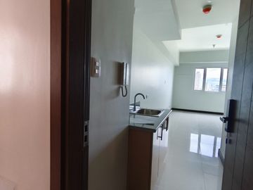 QR TAFT LRT BUENDIA RFO AIRBNB 21+ AMENITIES