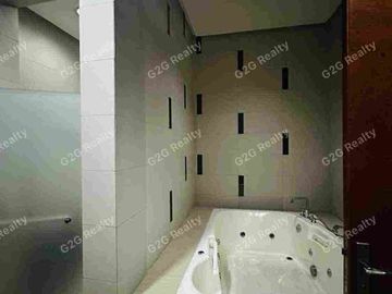 3-Bedroom Newly Renovated Condo for Sale – Bellagio Tower 2, BGC
Facing Manila Golf & Country Club