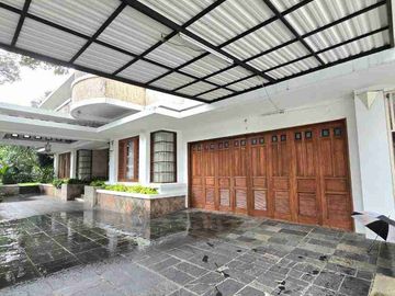 DiJual Rumah Asri dan luas daerah Jakarta Selatan di Pondok Indah