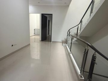 Dijual Rumah di Pulo Asem - Lokasi Strategis!