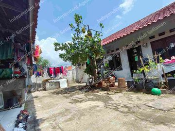 Komplek kontrakan 18 pintu di gandul