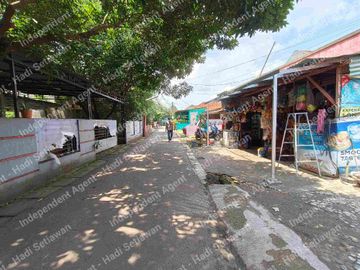 Komplek kontrakan 18 pintu di gandul