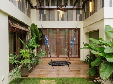 House and Lot for Sale in Multinational Village🏡 Paranaque City