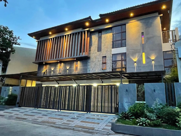 House and Lot for Sale in Multinational Village🏡 Paranaque City