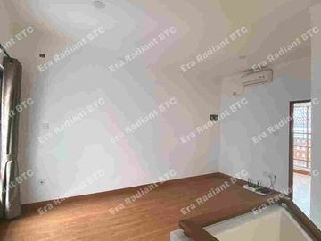 Dijual Rumah 2 Lantai di Emerald Garden Bintaro Siap Huni