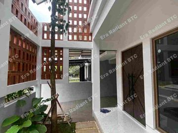 Dijual Rumah By Arsitek 2 Lantai di Emerald  Bintaro Siap Huni