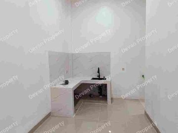 Free kitchen set dan AC plus keramik carport..