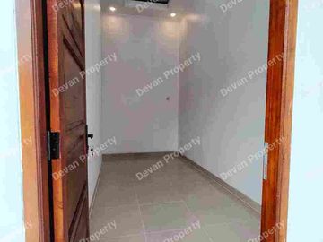 Free kitchen set dan AC plus keramik carport..