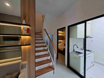 di jual rumah 2 lantai lokasi strategis bebas banjir di cinere limo depok