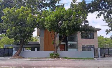 5BR HOUSE & LOT FOR SALE IN MANILA SOUTHWOODS ESTATES CARMONA CAVITE — NEAR SLEX