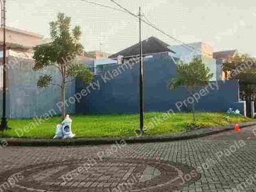 Kavling Hook Depan Lapangan, Dian Istana