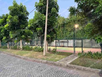 Kavling Hook Depan Lapangan, Dian Istana