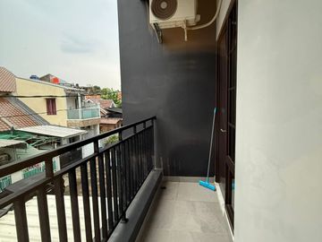 Rumah Baru Selesai Renovasi Shm di Regency Melati Mas Serpong