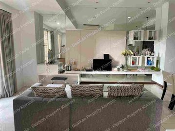 Kondominium Waterplace, Selangkah ke Pakuwon Mall