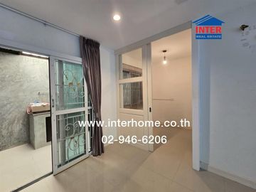 Two-story townhome, 27.2 sq.wa., The Connect 28 Village (Soi 7, end unit), Phloemsin Road, Wacharaphon Road, Sai Mai District, Bangkok.
