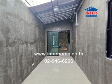 Two-story townhome, 27.2 sq.wa., The Connect 28 Village (Soi 7, end unit), Phloemsin Road, Wacharaphon Road, Sai Mai District, Bangkok.