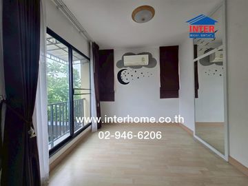 Two-story townhome, 27.2 sq.wa., The Connect 28 Village (Soi 7, end unit), Phloemsin Road, Wacharaphon Road, Sai Mai District, Bangkok.