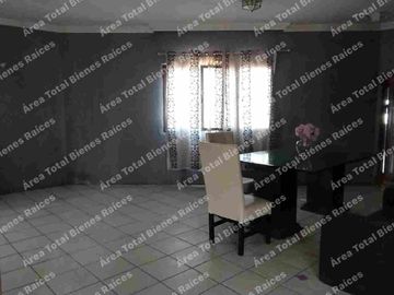 EN VENTA CASA CON SALÓN DE FIESTAS Y ALBERCA EN COL. MADERO.
