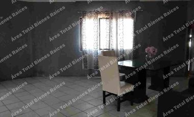 EN VENTA CASA CON SALÓN DE FIESTAS Y ALBERCA EN COL. MADERO.