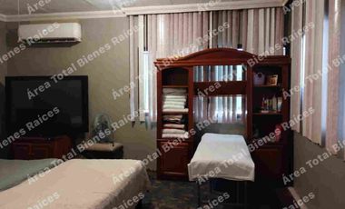 EN VENTA CASA CON SALÓN DE FIESTAS Y ALBERCA EN COL. MADERO.