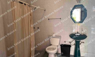 EN VENTA CASA CON SALÓN DE FIESTAS Y ALBERCA EN COL. MADERO.