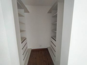 Suite en venta, 74m2, dos baños. La Carolina
