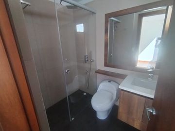 Suite en venta, 74m2, dos baños. La Carolina