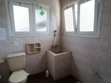 Disewakan Tanah dan Bangunan Ex. Kantor di Sayap Dago, Jl. Raden Patah Kota Bandung