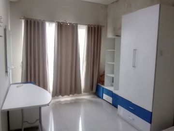 Dijual Rumah 2 lantai Semi Furnished di Rawamangun