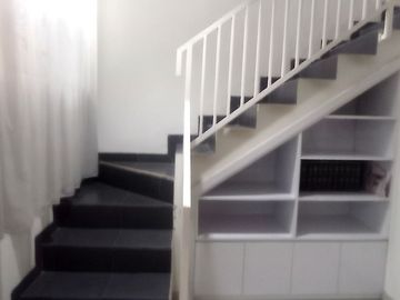 Dijual Rumah 2 lantai Semi Furnished di Rawamangun