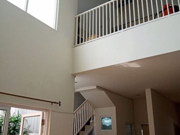 Dijual Rumah 2 lantai Semi Furnished di Rawamangun