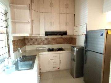 Dijual Rumah 2 lantai Semi Furnished di Rawamangun