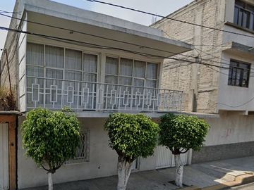 CASA EN VENTA EN CASIMIRO CHOVEL, COLONIA L ERA I Y II, IZTPALAPA, CDMX