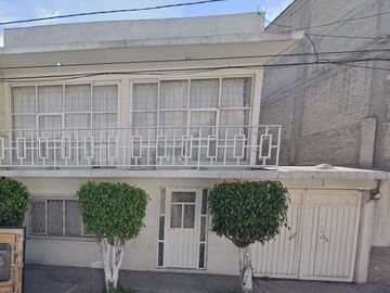 CASA EN VENTA EN CASIMIRO CHOVEL, COLONIA L ERA I Y II, IZTPALAPA, CDMX