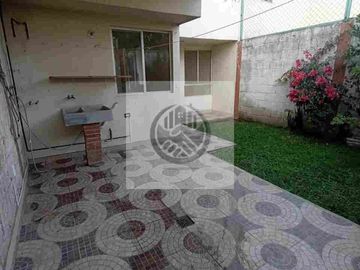 CASA EN FRACCIONAMIENTO CON VIGILANCIA Y PATIO  CERCA DE LA UNIVERSIDAD POLITECNICA DE PUEBLA