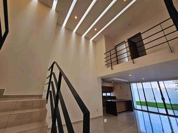 VENTA DE CASA EN JURIQUILLA QUERÉTARO MODERNA, diseño único. en cumbres 1a sección