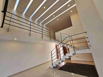 VENTA DE CASA EN JURIQUILLA QUERÉTARO MODERNA, diseño único. en cumbres 1a sección