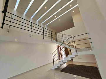 VENTA DE CASA EN JURIQUILLA QUERÉTARO MODERNA, diseño único. en cumbres 1a sección