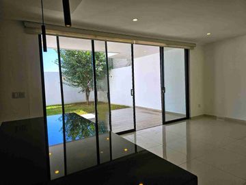 VENTA DE CASA EN JURIQUILLA QUERÉTARO MODERNA, diseño único. en cumbres 1a sección