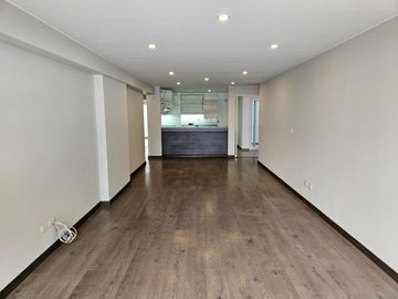¡Venta Dpto. 1er. Piso. 144 m², 03 Dorm. 2 Cocheras y 1 Deposito!