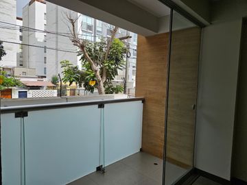 ¡Venta Dpto. 1er. Piso. 144 m², 03 Dorm. 2 Cocheras y 1 Deposito!