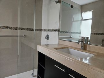 ¡Venta Dpto. 1er. Piso. 144 m², 03 Dorm. 2 Cocheras y 1 Deposito!