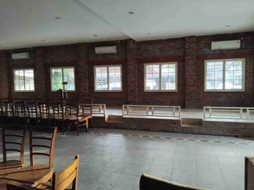 Disewakan rumah usaha di jalan padmosusastro dekat Indragiri