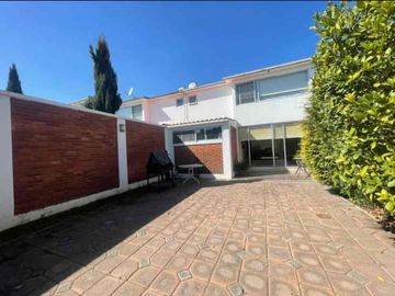 HERMOSA CASA EN VENTA RESIDENCIAL BOSQUES DE LAS FUENTES CALIMAYA A 50 min CDMX SANTA FE